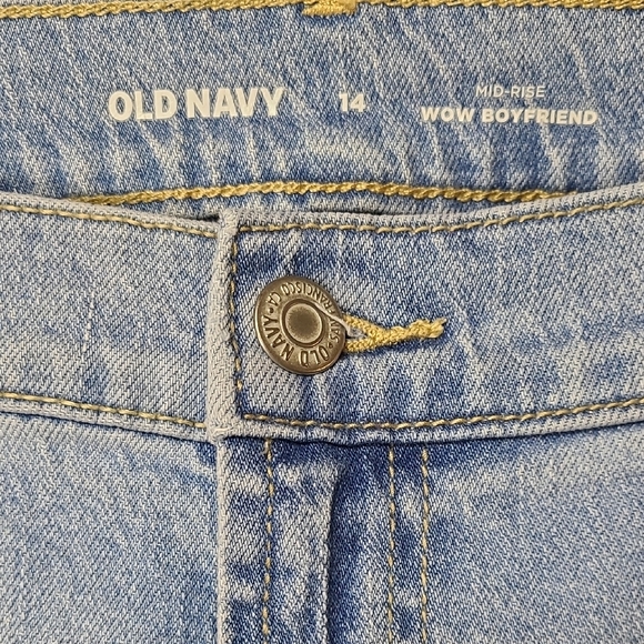 Old Navy Mid-Rise WOW Boyfriend Jeans in Light Blue Size 14 - Picture 2 of 11